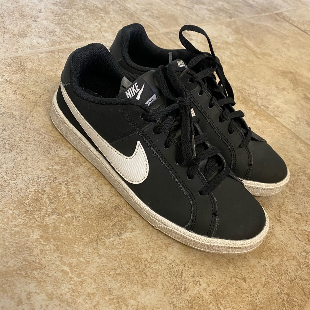 Nike black casual sneakers